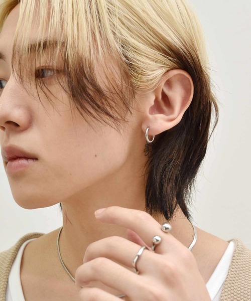 LHME（エルエイチエムイー）の「【WEB限定】”Gleam”スリムフープピアスSS/サージカルステンレス（金属アレルギー対応）【LHME / エルエイチエムイー】（ピアス（両耳用）・レディース・シルバー/ゴールド・ONE SIZE）」の12枚目の写真