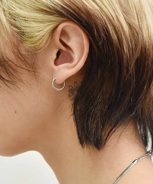 LHME（エルエイチエムイー）の「【WEB限定】”Gleam”スリムフープピアスSS/サージカルステンレス（金属アレルギー対応）【LHME / エルエイチエムイー】（ピアス（両耳用）・レディース・シルバー/ゴールド・ONE SIZE）」の14枚目の写真