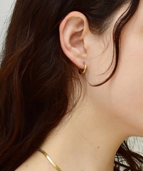 LHME（エルエイチエムイー）の「【WEB限定】”Gleam”スリムフープピアスSS/サージカルステンレス（金属アレルギー対応）【LHME / エルエイチエムイー】（ピアス（両耳用）・レディース・シルバー/ゴールド・ONE SIZE）」の20枚目の写真