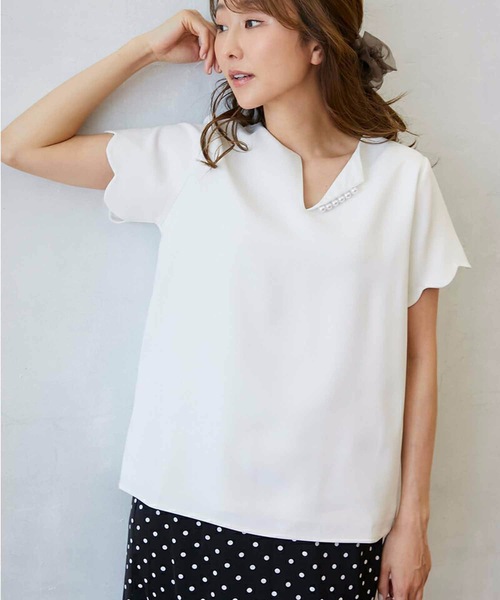 M y u(ミュー)の「パール襟 袖スカラップTシャツ(Tシャツ/カットソー・レディース・ホワイト/ブラック/ピンク/ホワイト系1/ブラック系1/ピンク系1・FREE)」の3枚目の写真