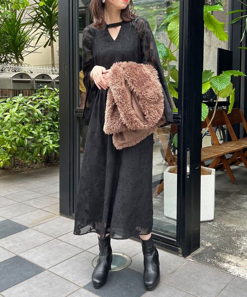 MAJESTIC LEGON（マジェスティックレゴン）の「袖スリットフレアーワンピース（ワンピース・レディース・アイボリー/ホワイト系その他2/ブラック系その他・SMALL/MEDIUM）」の20枚目の写真