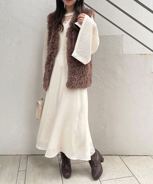 MAJESTIC LEGON（マジェスティックレゴン）の「袖スリットフレアーワンピース（ワンピース・レディース・アイボリー/ホワイト系その他2/ブラック系その他・SMALL/MEDIUM）」の21枚目の写真