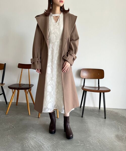 MAJESTIC LEGON（マジェスティックレゴン）の「袖スリットフレアーワンピース（ワンピース・レディース・アイボリー/ホワイト系その他2/ブラック系その他・SMALL/MEDIUM）」の6枚目の写真