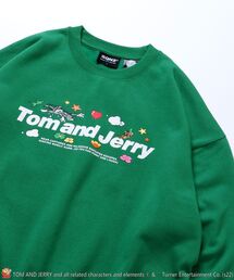 Tom＆Jerry（トムアンドジェリー）の「【SEQUENZ】TJ CHASE EMB CREW NECK SWEAT / トムとジェリー フラワー柄 刺繍 オーバル バックプリント クルーネック スウェット（スウェット・メンズ）」