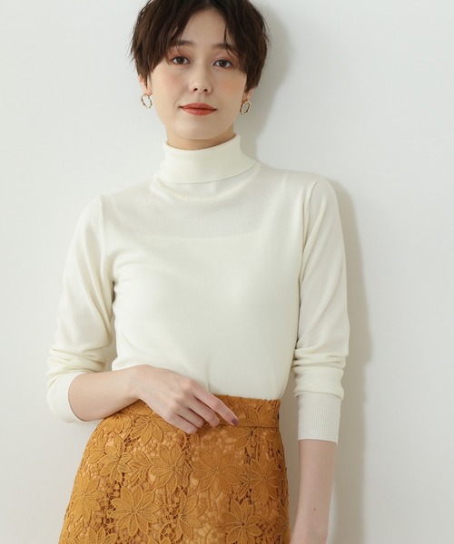 N.(N. Natural Beauty Basic)(エヌエヌナチュラルビューティーベーシック)の「◆ウールベーシック天竺プレーティングタートルネックニット(ニット/セーター・レディース・オフホワイト/ブラック/モーブ系/イエロー/レッド・MEDIUM)」の2枚目の写真