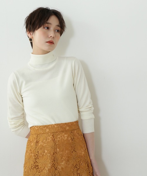 N.(N. Natural Beauty Basic)(エヌエヌナチュラルビューティーベーシック)の「◆ウールベーシック天竺プレーティングタートルネックニット(ニット/セーター・レディース・オフホワイト/ブラック/モーブ系/イエロー/レッド・MEDIUM)」の16枚目の写真