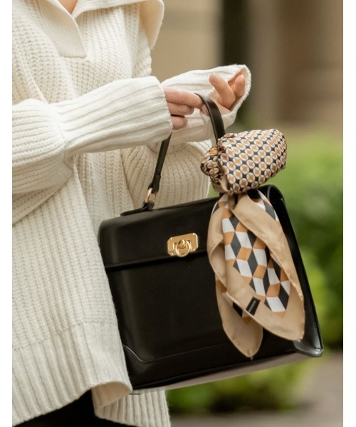 Re:EDIT（リエディ）の「[神山まりあさん着用]合皮ゴールドバックルフラップハンドバッグ（ハンドバッグ・レディース・ブラウン/ブラック・FREE）」の2枚目の写真