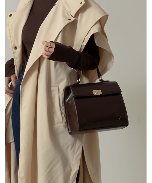 Re:EDIT（リエディ）の「[神山まりあさん着用]合皮ゴールドバックルフラップハンドバッグ（ハンドバッグ・レディース・ブラウン/ブラック・FREE）」の10枚目の写真