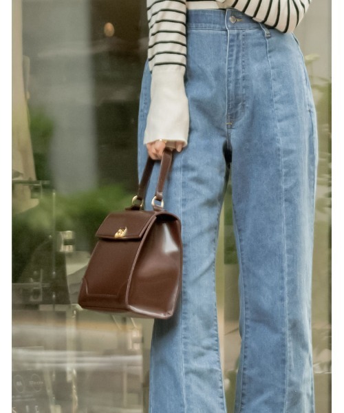 Re:EDIT（リエディ）の「[神山まりあさん着用]合皮ゴールドバックルフラップハンドバッグ（ハンドバッグ・レディース・ブラウン/ブラック・FREE）」の22枚目の写真