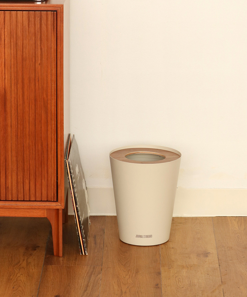 tower(タワー)の「山崎実業【TOWER / タワー×JSF】JSF ROUND TRASH CAN ゴミ箱 ^(ダストボックス・レディース・チャコールグレー/ブラウン・FREE)」の1枚目の写真