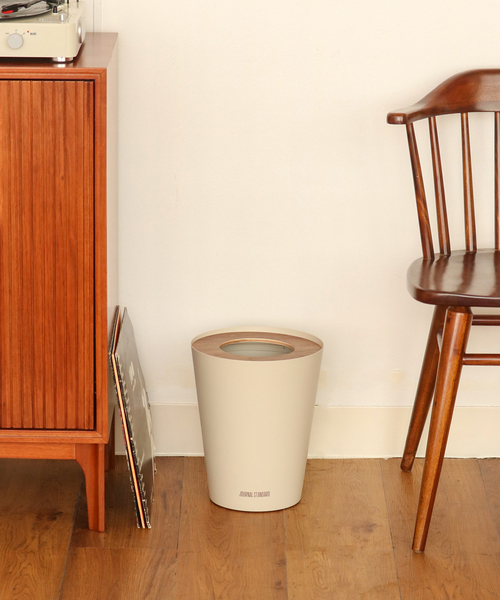 tower(タワー)の「山崎実業【TOWER / タワー×JSF】JSF ROUND TRASH CAN ゴミ箱 ^(ダストボックス・レディース・チャコールグレー/ブラウン・FREE)」の5枚目の写真