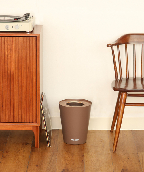 tower(タワー)の「山崎実業【TOWER / タワー×JSF】JSF ROUND TRASH CAN ゴミ箱 ^(ダストボックス・レディース・チャコールグレー/ブラウン・FREE)」の7枚目の写真