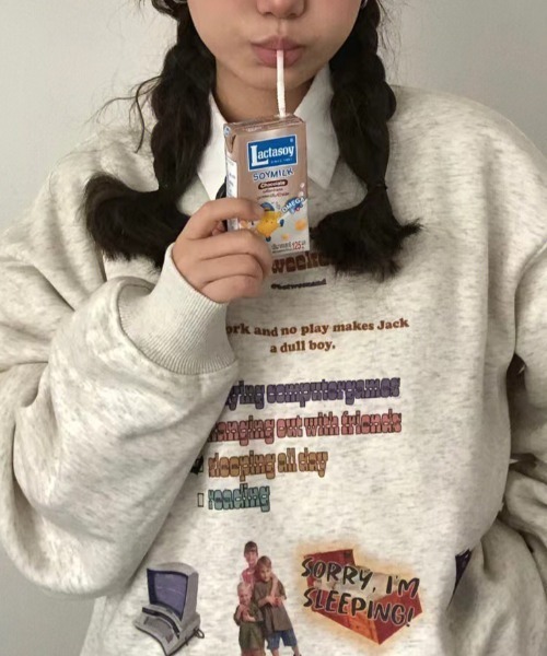 Vipoa（ヴィポア）の「RETRO DESIGN SWEAT（スウェット・レディース・オートミール・FREE）」の3枚目の写真