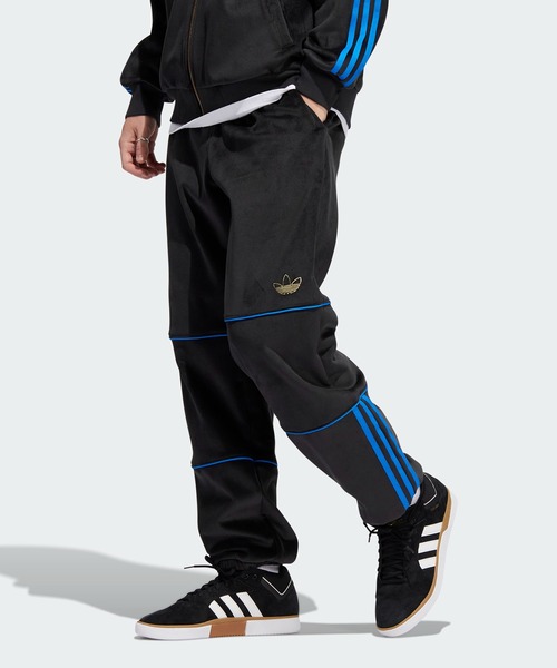 adidas（アディダス）の「タイショーン ベロア トラックパンツ