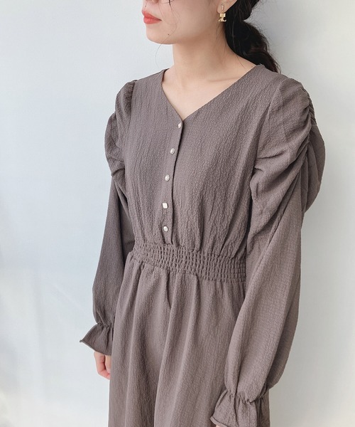 AS KNOW AS plus（アズノゥアズプラス）の「♪パワショルキラ釦ワンピース　【2023AWアイテム】（ワンピース・レディース・ブルーグレー/ベージュ系その他/ブラック/グリーン/ブラック系その他/ホワイト系その他/ブラック系/ブラウン系/ベージュ系その他2/ベージュ系その他3・FREE）」の6枚目の写真