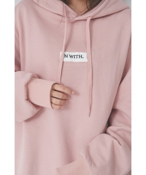 N WITH.（エヌウィズ）の「N WITH.ロゴフーディー（パーカー・レディース・ピンク/ブラウン系その他/ブラック・F）」の14枚目の写真