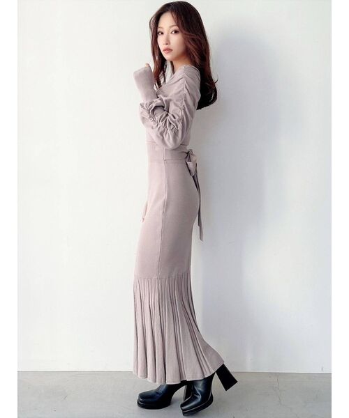 RESEXXY（リゼクシー）の「ギャザースリーブワンピース（ワンピース・レディース・ブルー/ベージュ/ブラック・FREE）」の4枚目の写真