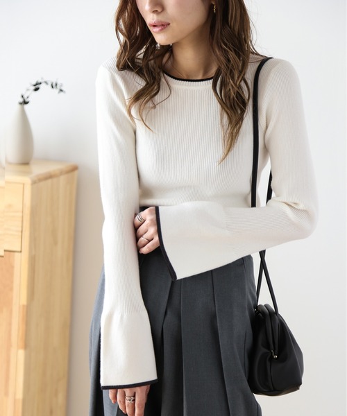 SUGAR BISKET(シュガービスケット)の「フレアスリーブリブトップス(ニット/セーター・レディース・ホワイト/ブラック/ベージュ/ベージュ系その他/グレー・フリー)」の2枚目の写真