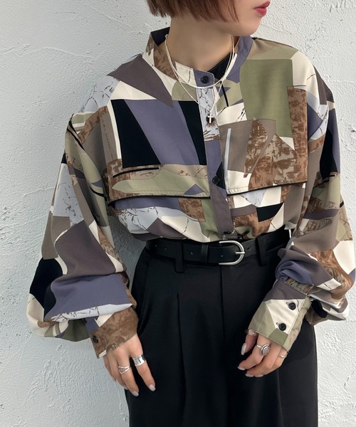 apres jour mignon(アプレジュールミニョン)の「バンドカラーアソート柄シャツ【ZOZOTOWN限定アイテム】(シャツ/ブラウス・レディース・ブラウン系その他/パープル系その他/グリーン系その他/ブルー系その他・フリー/X-LARGE)」の2枚目の写真