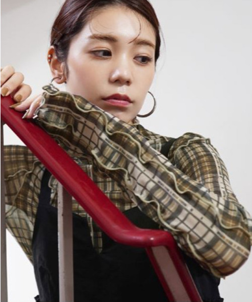 MIMIMEMETE（ミミメメット）の「シアーチェック柄 チュールカットソー（Tシャツ/カットソー・レディース・ライトアッシュグレー/カーキブラウン・M）」の22枚目の写真