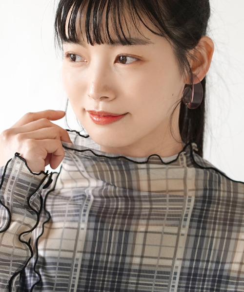 MIMIMEMETE（ミミメメット）の「シアーチェック柄 チュールカットソー（Tシャツ/カットソー・レディース・ライトアッシュグレー/カーキブラウン・M）」の7枚目の写真