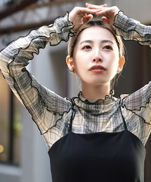 MIMIMEMETE（ミミメメット）の「シアーチェック柄 チュールカットソー（Tシャツ/カットソー・レディース・ライトアッシュグレー/カーキブラウン・M）」の8枚目の写真