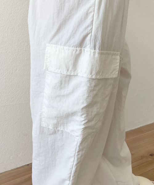 wee9s(ウィークス)の「nylon cargo shaka pants / ナイロンカーゴシャカパンツ(カーゴパンツ・レディース・ブラック/アイボリー/ピンク・FREE)」の12枚目の写真