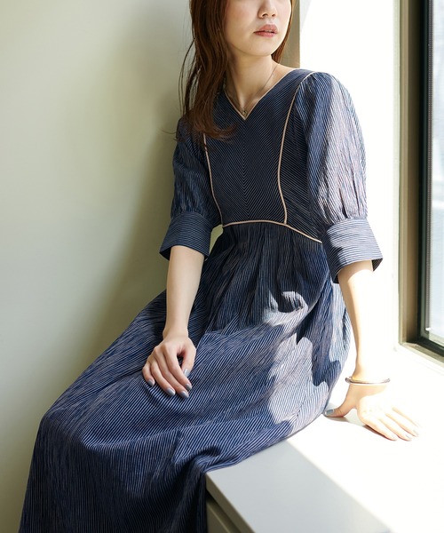natural couture(ナチュラルクチュール)の「細ストライプ配色コードワンピース(ワンピース・レディース・オフホワイト/オレンジ/ネイビー・MEDIUM/LARGE)」の2枚目の写真