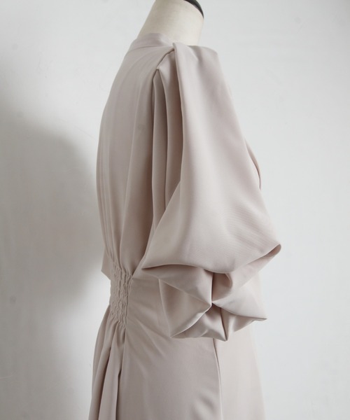 tocco closet（トッコ　クローゼット）の「【ZOZO限定】ウエストタックバルーンスリーブワンピース（ワンピース・レディース・ベージュ/ブラック/ブルー・M）」の16枚目の写真