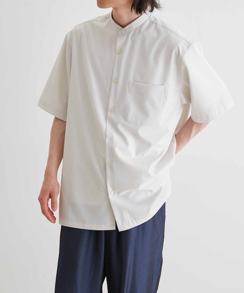 ADAM ET ROPE'（アダムエロペ）の「【WEB限定】接触冷感 スタンダード バンドカラー シャツ / ユニセックス（シャツ/ブラウス・メンズ・オフホワイト/サックスブルー/ネイビー・M/L）」の4枚目の写真