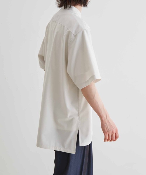 ADAM ET ROPE'（アダムエロペ）の「【WEB限定】接触冷感 スタンダード バンドカラー シャツ / ユニセックス（シャツ/ブラウス・メンズ・オフホワイト/サックスブルー/ネイビー・M/L）」の6枚目の写真