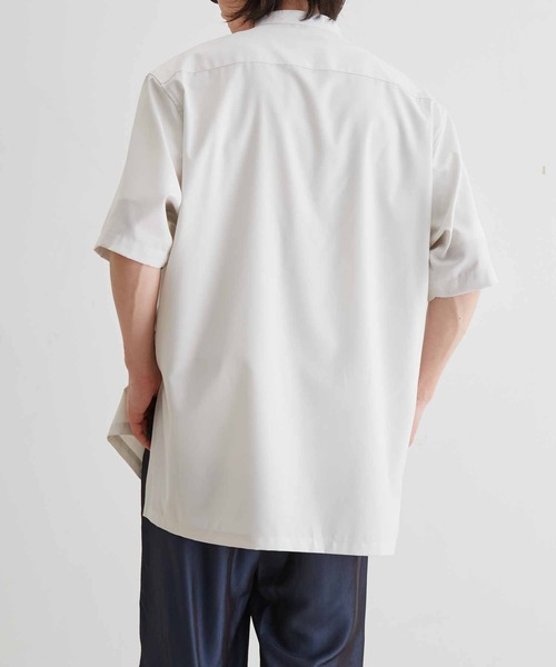 ADAM ET ROPE'（アダムエロペ）の「【WEB限定】接触冷感 スタンダード バンドカラー シャツ / ユニセックス（シャツ/ブラウス・メンズ・オフホワイト/サックスブルー/ネイビー・M/L）」の7枚目の写真