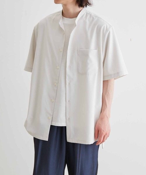 ADAM ET ROPE'（アダムエロペ）の「【WEB限定】接触冷感 スタンダード バンドカラー シャツ / ユニセックス（シャツ/ブラウス・メンズ・オフホワイト/サックスブルー/ネイビー・M/L）」の5枚目の写真