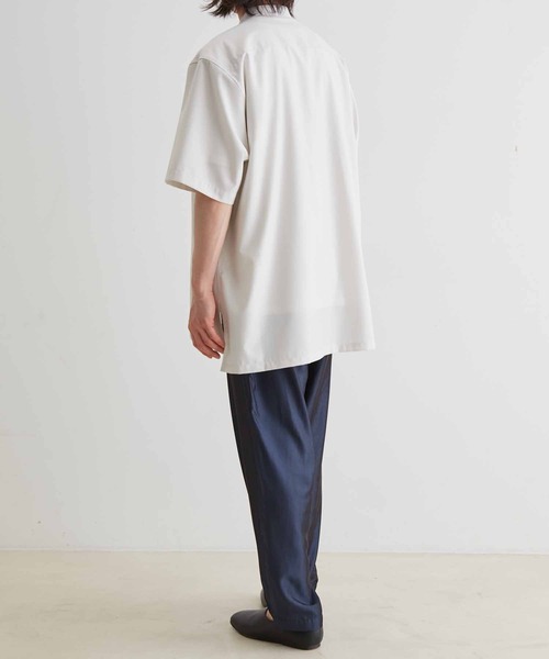 ADAM ET ROPE'（アダムエロペ）の「【WEB限定】接触冷感 スタンダード バンドカラー シャツ / ユニセックス（シャツ/ブラウス・メンズ・オフホワイト/サックスブルー/ネイビー・M/L）」の19枚目の写真