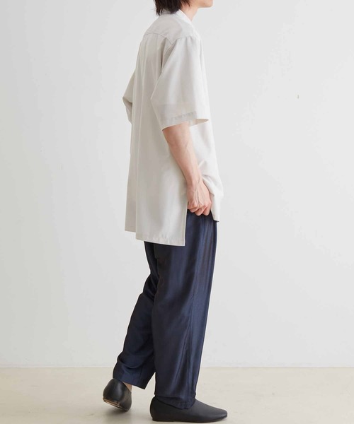 ADAM ET ROPE'（アダムエロペ）の「【WEB限定】接触冷感 スタンダード バンドカラー シャツ / ユニセックス（シャツ/ブラウス・メンズ・オフホワイト/サックスブルー/ネイビー・M/L）」の20枚目の写真