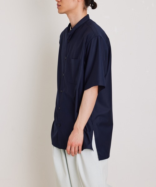 ADAM ET ROPE'（アダムエロペ）の「【WEB限定】接触冷感 スタンダード バンドカラー シャツ / ユニセックス（シャツ/ブラウス・メンズ・オフホワイト/サックスブルー/ネイビー・M/L）」の10枚目の写真