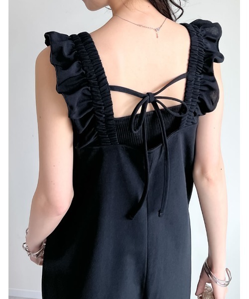 Re:EDIT（リエディ）の「[低身長サイズ有][洗濯機で洗える]フリルストラップスクエアネックオールインワン（つなぎ/オールインワン・レディース・ブラック/キャメル/グレイッシュベージュ/ブラック系その他・SHORT/MEDIUM/LARGE）」の5枚目の写真