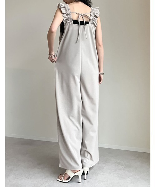 Re:EDIT（リエディ）の「[低身長サイズ有][洗濯機で洗える]フリルストラップスクエアネックオールインワン（つなぎ/オールインワン・レディース・ブラック/キャメル/グレイッシュベージュ/ブラック系その他・SHORT/MEDIUM/LARGE）」の8枚目の写真