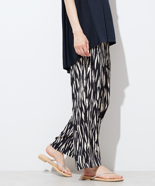 AMERICAN HOLIC(アメリカンホリック)の「サラッとLeafモチーフパンツ(その他パンツ・レディース・ブラック/ブラウン・M/S/L)」の2枚目の写真