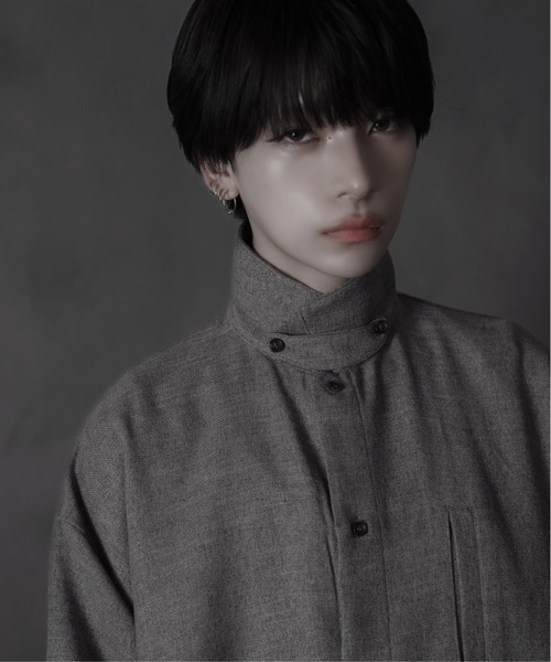 sisa.（シサ）の「Strap tweed shirt/ストラップツィードシャツ（シャツ/ブラウス・メンズ・ベージュ/ブラック・SMALL/MEDIUM/LARGE）」の2枚目の写真