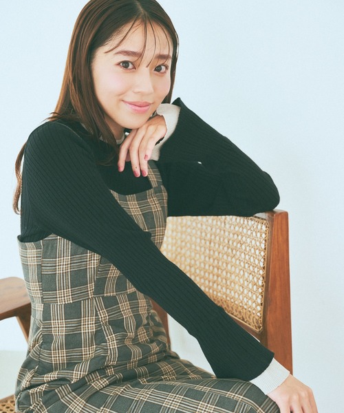 mysty woman（ミスティウーマン）の「レイヤードカラーフレアスリーブニット　978468（ニット/セーター・レディース・オフホワイト/ブラック/モカ・FREE）」の3枚目の写真