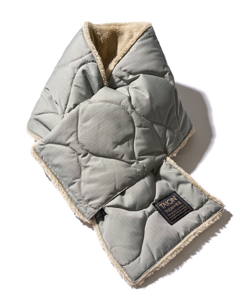 TAION(タイオン)の「【TAION / タイオン】MILITARY REVERSIBLE DOWN SCARF / リバーシブルキルティングダウンマフラー(マフラー・レディース・ブラック×ブラック/クリーム/オリーブ/ブラック×ホワイト/セージグリーン/チャコールグレー/ベージュ/モカ/ダークネイビー・FREE)」の8枚目の写真