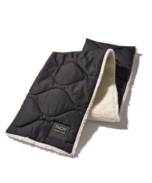 TAION(タイオン)の「【TAION / タイオン】MILITARY REVERSIBLE DOWN SCARF / リバーシブルキルティングダウンマフラー(マフラー・レディース・ブラック×ブラック/クリーム/オリーブ/ブラック×ホワイト/セージグリーン/チャコールグレー/ベージュ/モカ/ダークネイビー・FREE)」の10枚目の写真