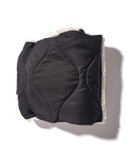 TAION(タイオン)の「【TAION / タイオン】MILITARY REVERSIBLE DOWN SCARF / リバーシブルキルティングダウンマフラー(マフラー・レディース・ブラック×ブラック/クリーム/オリーブ/ブラック×ホワイト/セージグリーン/チャコールグレー/ベージュ/モカ/ダークネイビー・FREE)」の14枚目の写真