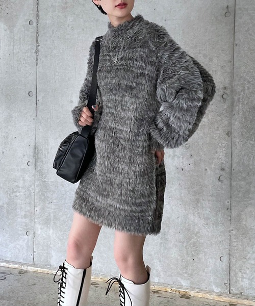 PAGEBOY（ページボーイ）の「フェザーニットミニワンピース（ワンピース・レディース・ライトグレー/ブラック・FREE）」の3枚目の写真