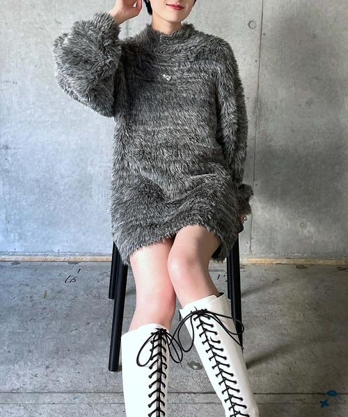 PAGEBOY（ページボーイ）の「フェザーニットミニワンピース（ワンピース・レディース・ライトグレー/ブラック・FREE）」の4枚目の写真