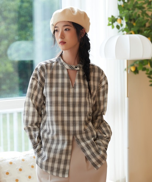 On One's Own（オンワンズオン）の「On One's Own チョーカーネックセンタースリットチェック長袖ブラウス（シャツ/ブラウス・レディース・ホワイト/ブラック・FREE）」の5枚目の写真