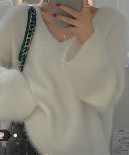 Dream garden（ドリームガーデン）の「Vネック フェザーヤーン ニット プルオーバー（ニット/セーター・レディース・ブラック/ピンク/ブルー/ホワイト・FREE）」の5枚目の写真