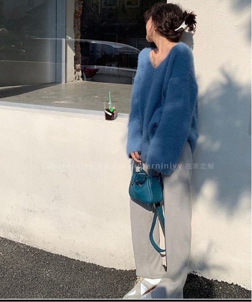 Dream garden（ドリームガーデン）の「Vネック フェザーヤーン ニット プルオーバー（ニット/セーター・レディース・ブラック/ピンク/ブルー/ホワイト・FREE）」の7枚目の写真