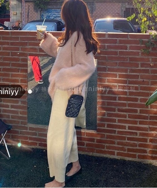 Dream garden（ドリームガーデン）の「Vネック フェザーヤーン ニット プルオーバー（ニット/セーター・レディース・ブラック/ピンク/ブルー/ホワイト・FREE）」の9枚目の写真